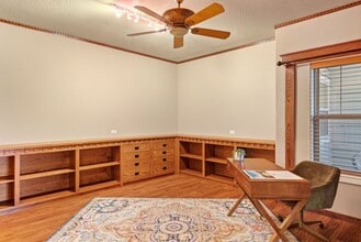 1858 NW Sunview Pl in Grants Pass, OR - Building Photo - Building Photo