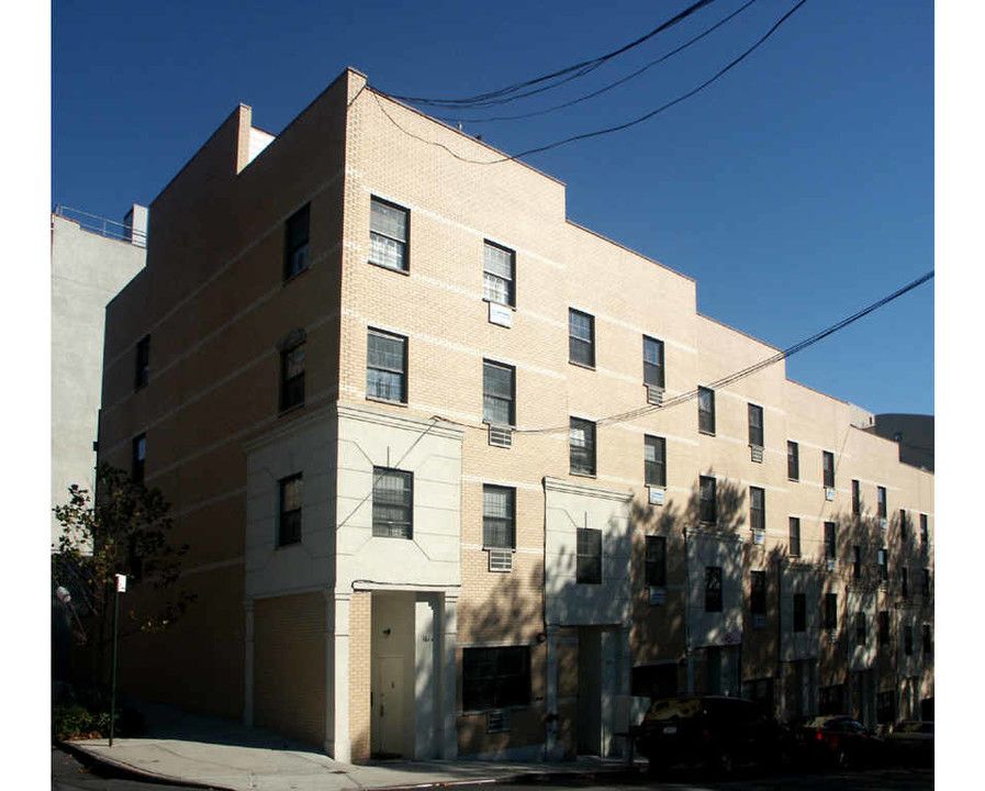 900 Summit Ave in Bronx, NY - Building Photo