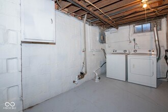 4923 Carvel Ave in Indianapolis, IN - Foto de edificio - Building Photo