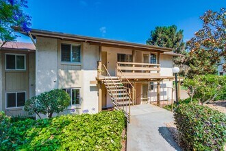 1944 Fairway Cir Dr in San Marcos, CA - Building Photo - Building Photo