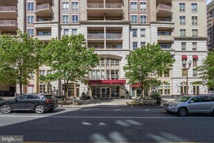 888 N Quincy St in Arlington, VA - Building Photo