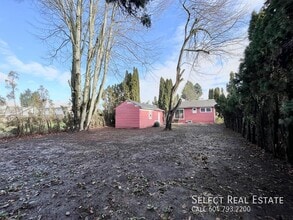 9237 Woodbine St in Chilliwack, BC - Building Photo - Building Photo