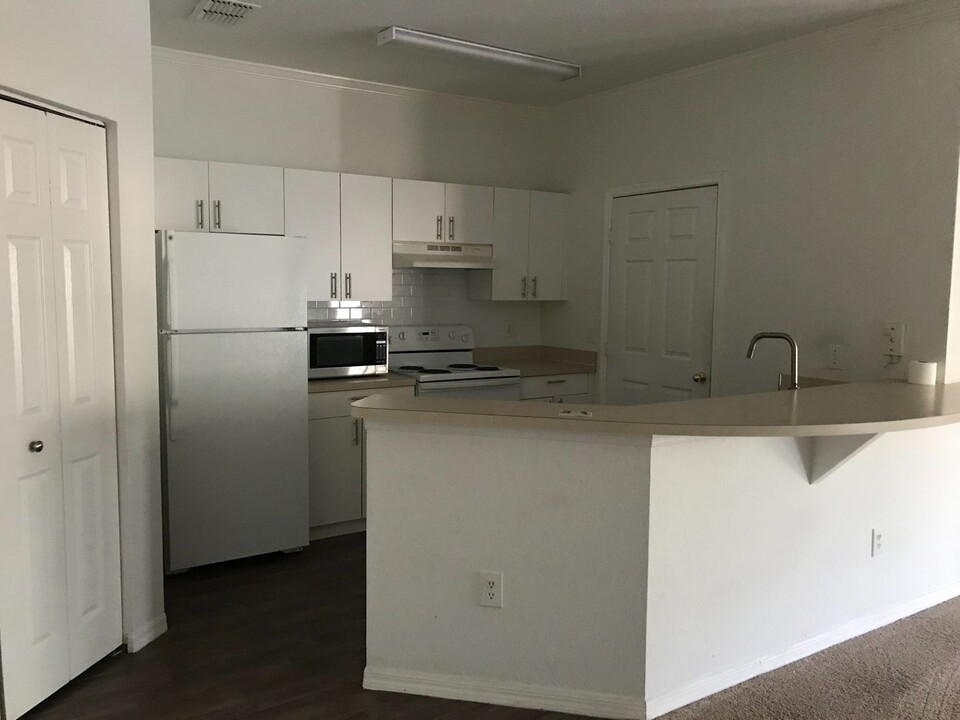 3751 Conroy Rd in Orlando, FL - Foto de edificio
