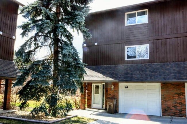 property at 24 Glaewyn Est