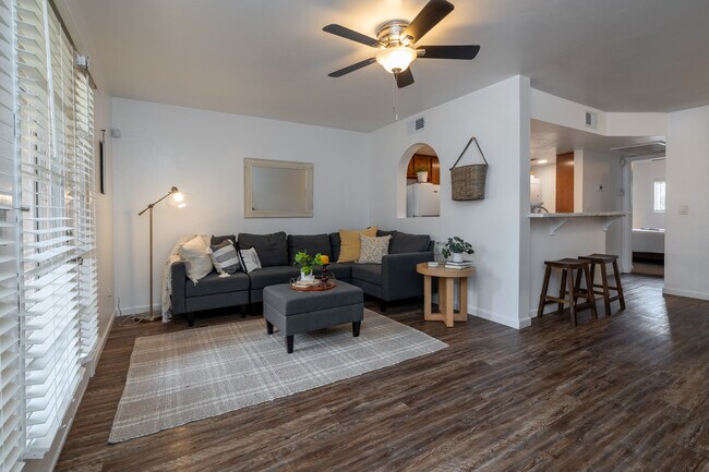 Lantana Apartments in Tucson, AZ - Building Photo - Interior Photo