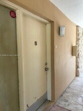 5275 SW 77th Ct in Miami, FL - Foto de edificio - Building Photo