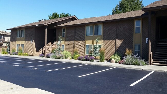 Cedars Apartments in Kennewick, WA - Building Photo - Building Photo