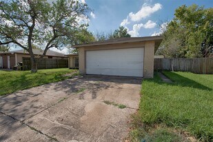 4843 Beechaven St in Houston, TX - Building Photo