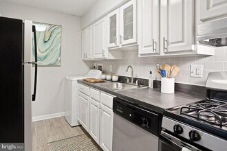 9220 Old Lantern Way in Laurel, MD - Building Photo - Building Photo