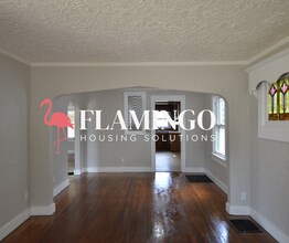 301 E Siebenthaler Ave in Dayton, OH - Building Photo - Building Photo