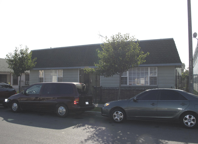 The Courtyards in Long Beach in Long Beach, CA - Building Photo - Building Photo