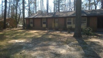 6704 Johnsdale Rd in Raleigh, NC - Building Photo