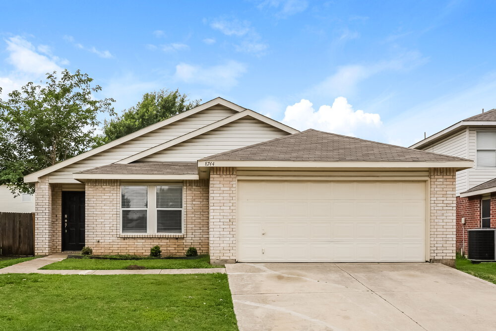 8744 Fox Meadow Way in Fort Worth, TX - Building Photo