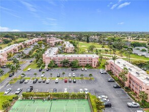 150 Turtle Lake Ct in Naples, FL - Foto de edificio - Building Photo
