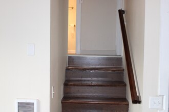 10915 SW Hall Blvd in Portland, OR - Foto de edificio - Building Photo