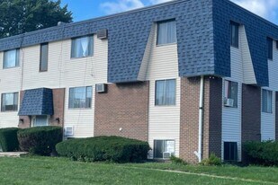 Tradewinds Apartments in Sheffield Lake, OH - Building Photo