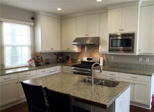 105 Strawberry Grove in Irvine, CA - Building Photo - Building Photo