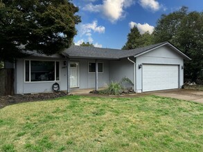 2083 Amirante St in Eugene, OR - Building Photo - Building Photo