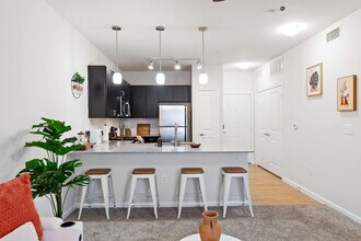 9301 Old Bee Caves Rd in Austin, TX - Foto de edificio - Building Photo