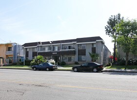 6944 Kester Ave in Van Nuys, CA - Building Photo