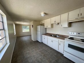 1014 57th Ave Dr E in Bradenton, FL - Building Photo - Building Photo