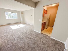 6730 Hill Ave in Toledo, OH - Building Photo