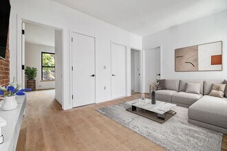 25-11 34th St-Unit -GARDEN in Queens, NY - Building Photo - Building Photo