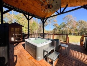 300 Burbano Creekside Lndg in Talking Rock, GA - Building Photo - Building Photo