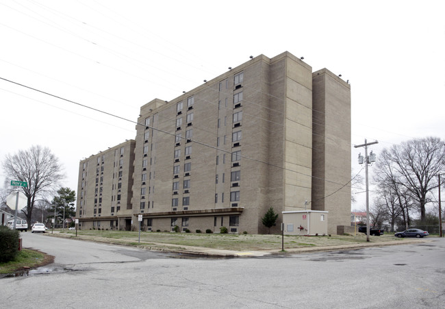 Mcmillan Towers in Jackson, TN - Building Photo - Building Photo