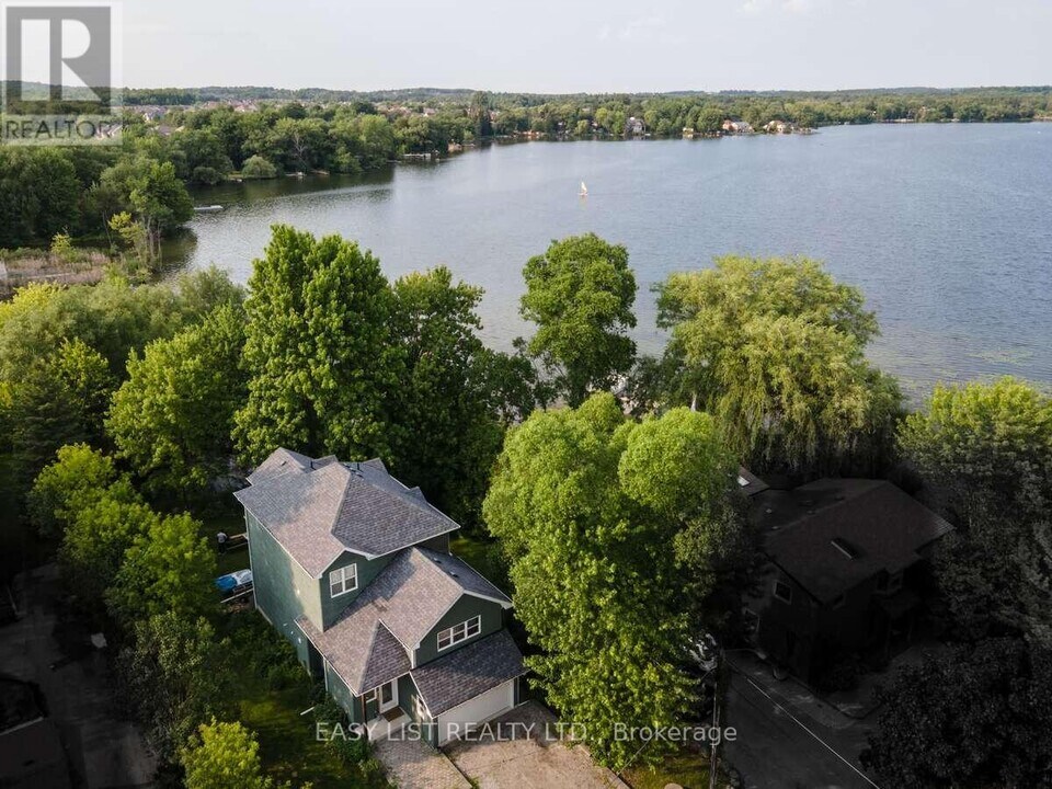 274 Douglas Rd in Richmond Hill, ON - Building Photo