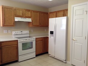 2043 River Birch Dr in Amelia, OH - Building Photo - Building Photo