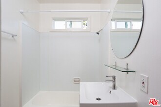 535 Washington Blvd, Unit front unit in Marina Del Rey, CA - Building Photo - Building Photo