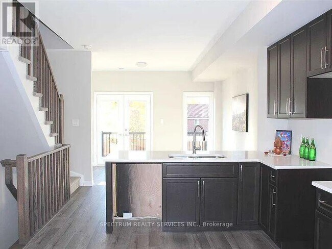 720 Grey St in Brantford, ON - Building Photo - Building Photo