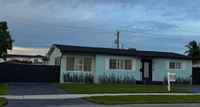 9315 SW 44th St in Miami, FL - Building Photo - Building Photo