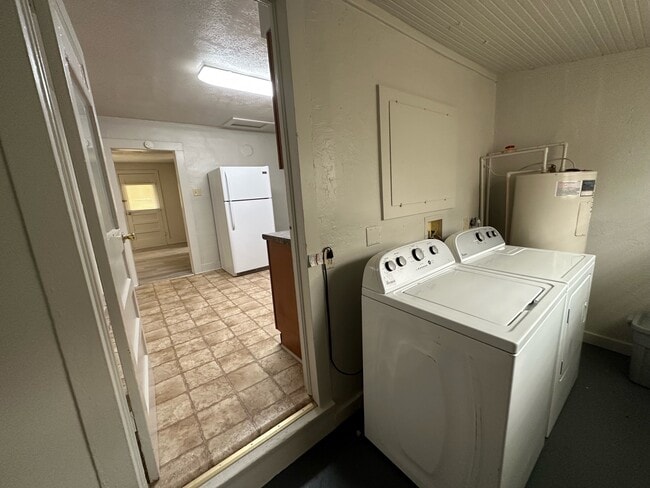 405 Benham Ave, Unit 405 Benham in Neosho, MO - Building Photo - Building Photo