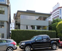 2464 Point Grey Rd in Vancouver, BC - Building Photo