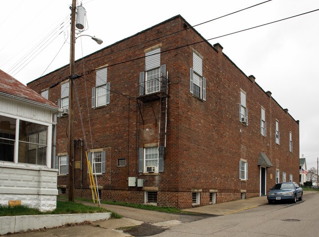 100 Virginia St in Ravenswood, WV - Building Photo - Building Photo