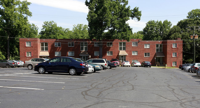 Ancient Oaks Apartments in Arlington, VA - Building Photo - Building Photo