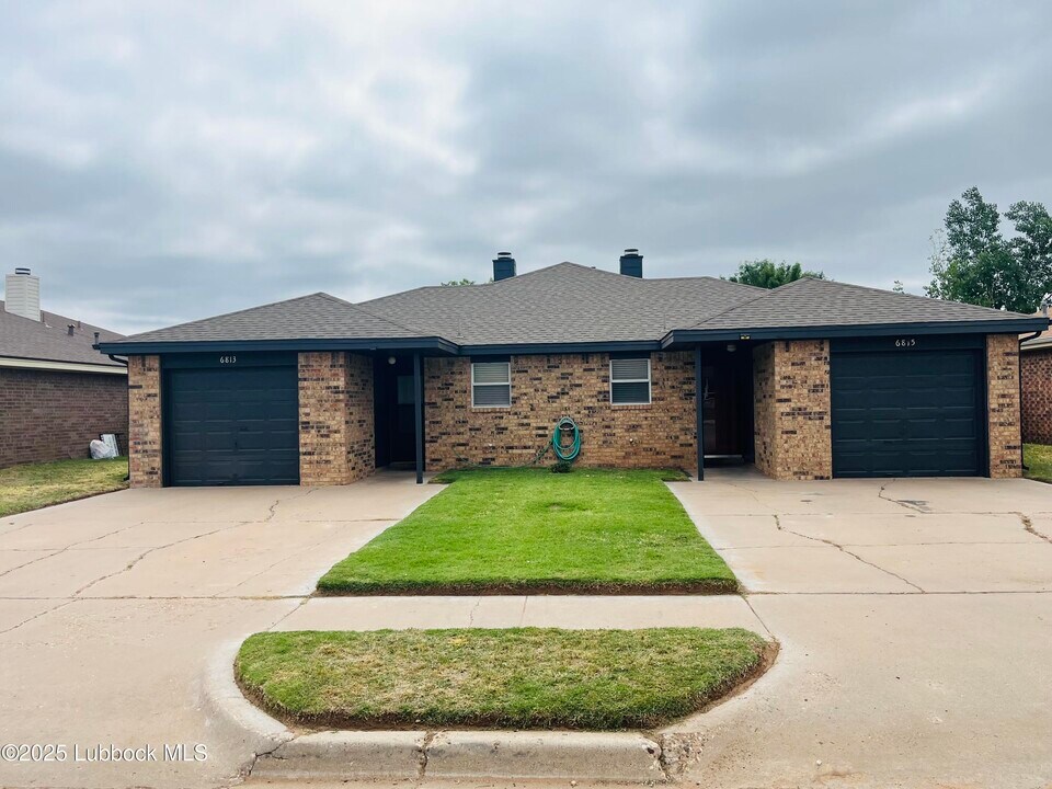 6813 Iola Ave in Lubbock, TX - Building Photo