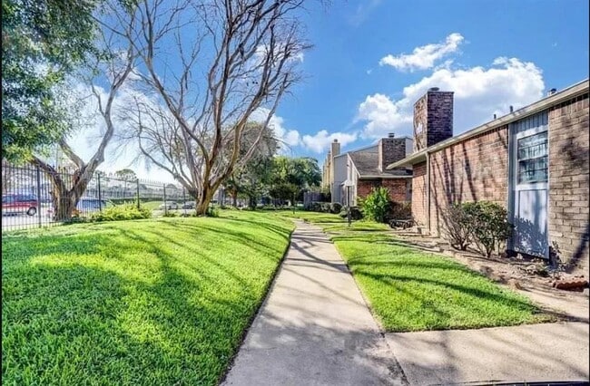 9550 Deering Dr in Houston, TX - Building Photo - Building Photo