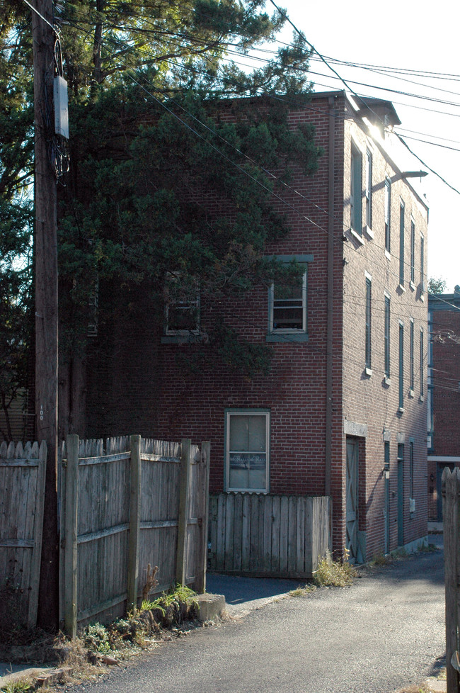 1003 Capital St in Harrisburg, PA - Building Photo - Building Photo