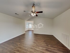 621 Everlasting Way in Locust Grove, GA - Foto de edificio - Building Photo