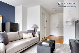 105 Duane St in New York, NY - Building Photo - Building Photo