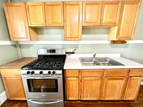 70 Maple St in Chicopee, MA - Building Photo - Building Photo