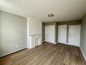 208 7th St in Jersey City, NJ - Building Photo - Building Photo