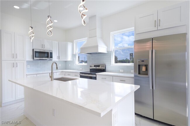 2561 Sunniland Blvd in Lehigh Acres, FL - Building Photo - Building Photo
