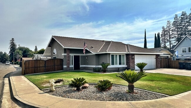 5217 W Howard Ct in Visalia, CA - Building Photo - Building Photo
