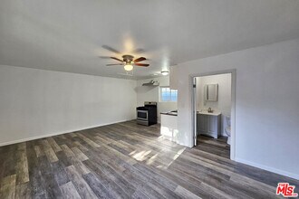 19759 Roscoe Blvd in Los Angeles, CA - Building Photo - Building Photo