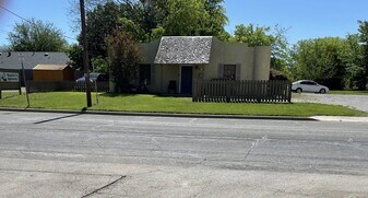 1100 Magnolia St, Unit C in Brownwood, TX - Building Photo