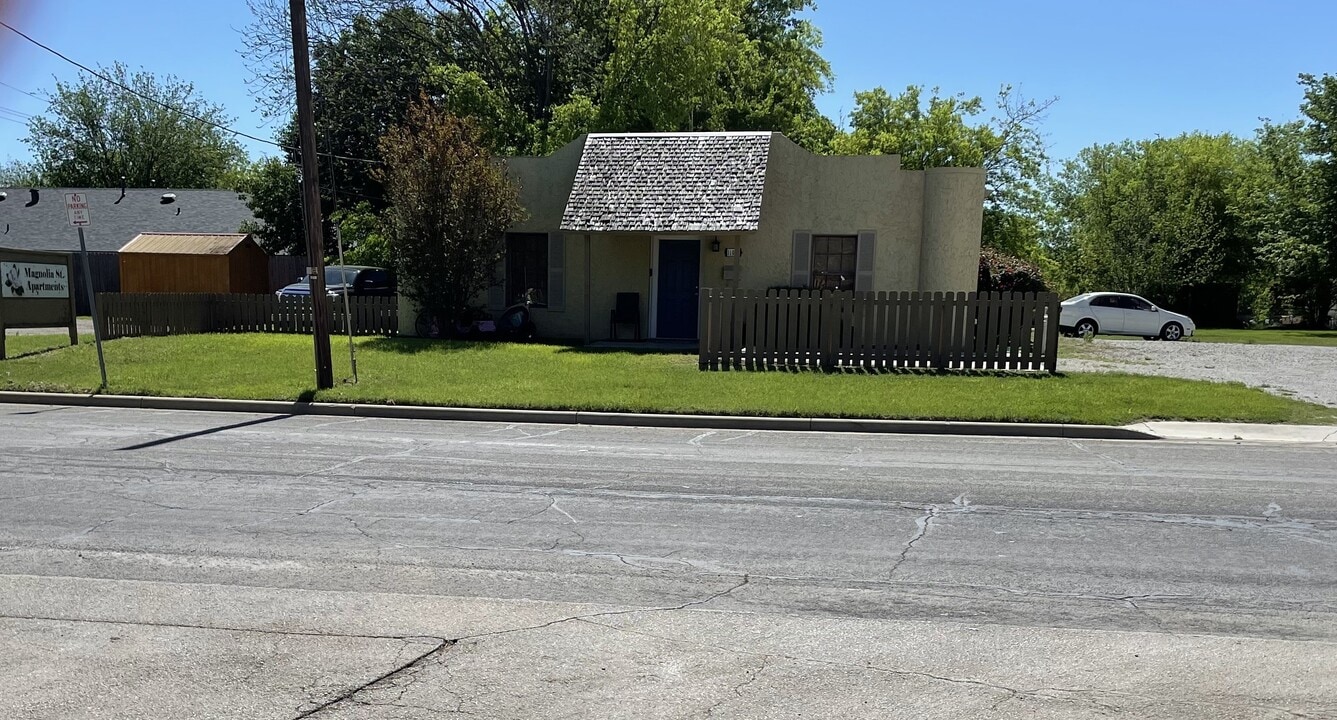 1100 Magnolia St, Unit C in Brownwood, TX - Foto de edificio